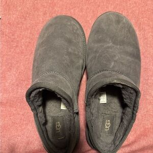 UGG women’s  Gray Slippers 12